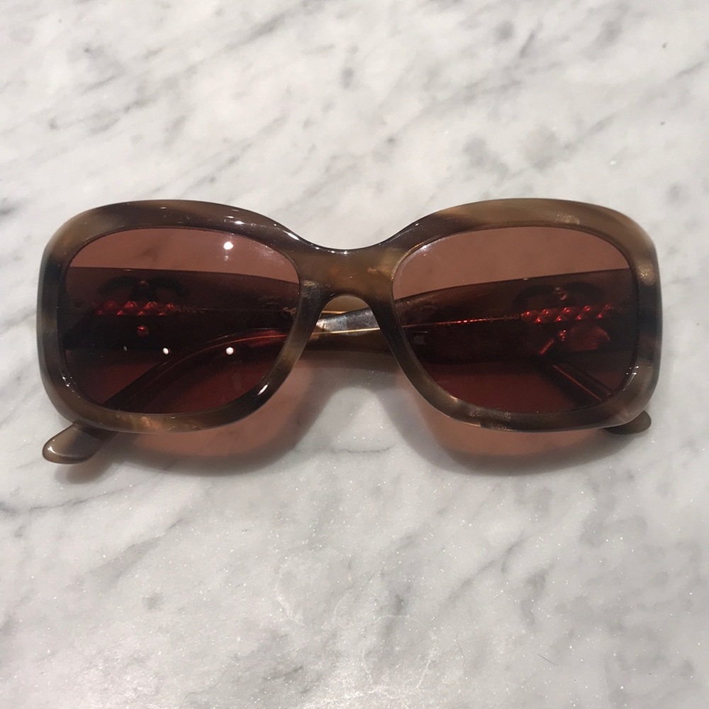 EUC Chanel tortoise shell cc Sunglasses